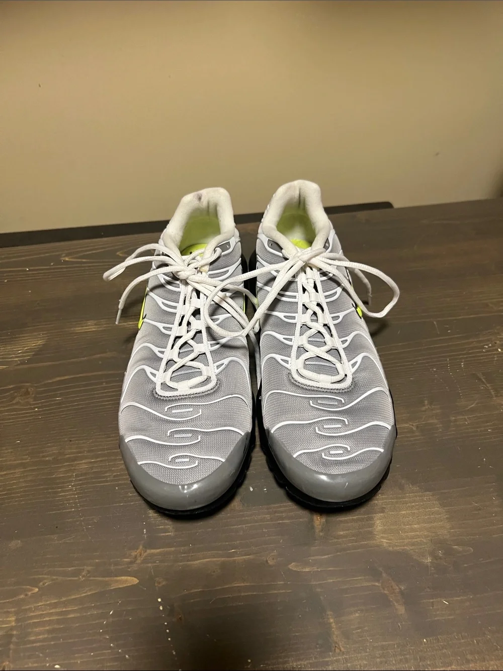 Nike Men’s Gray and Neon Yellow-Accent Wave Sneakers